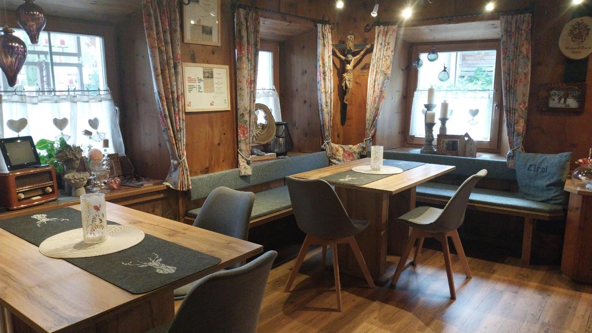 Thalerhof Hotel Roppen Buitenkant foto